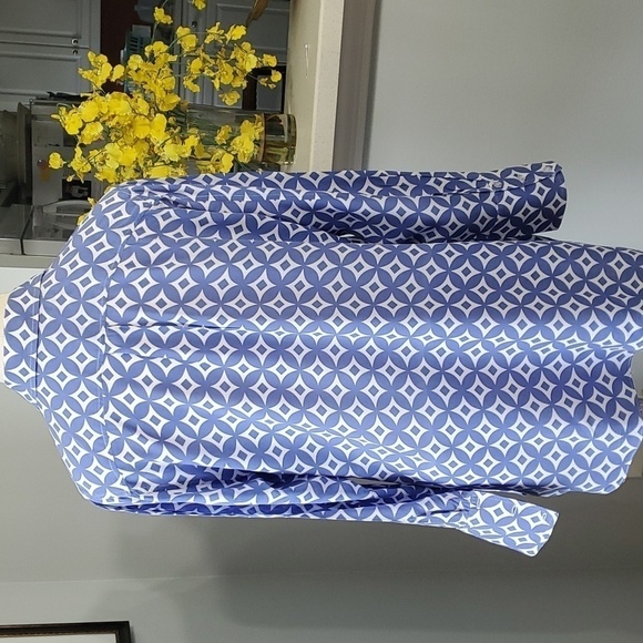 PURE AMICI, lovely long sleeve button shirt. Periwinkle blue geometric p… - Picture 7 of 10